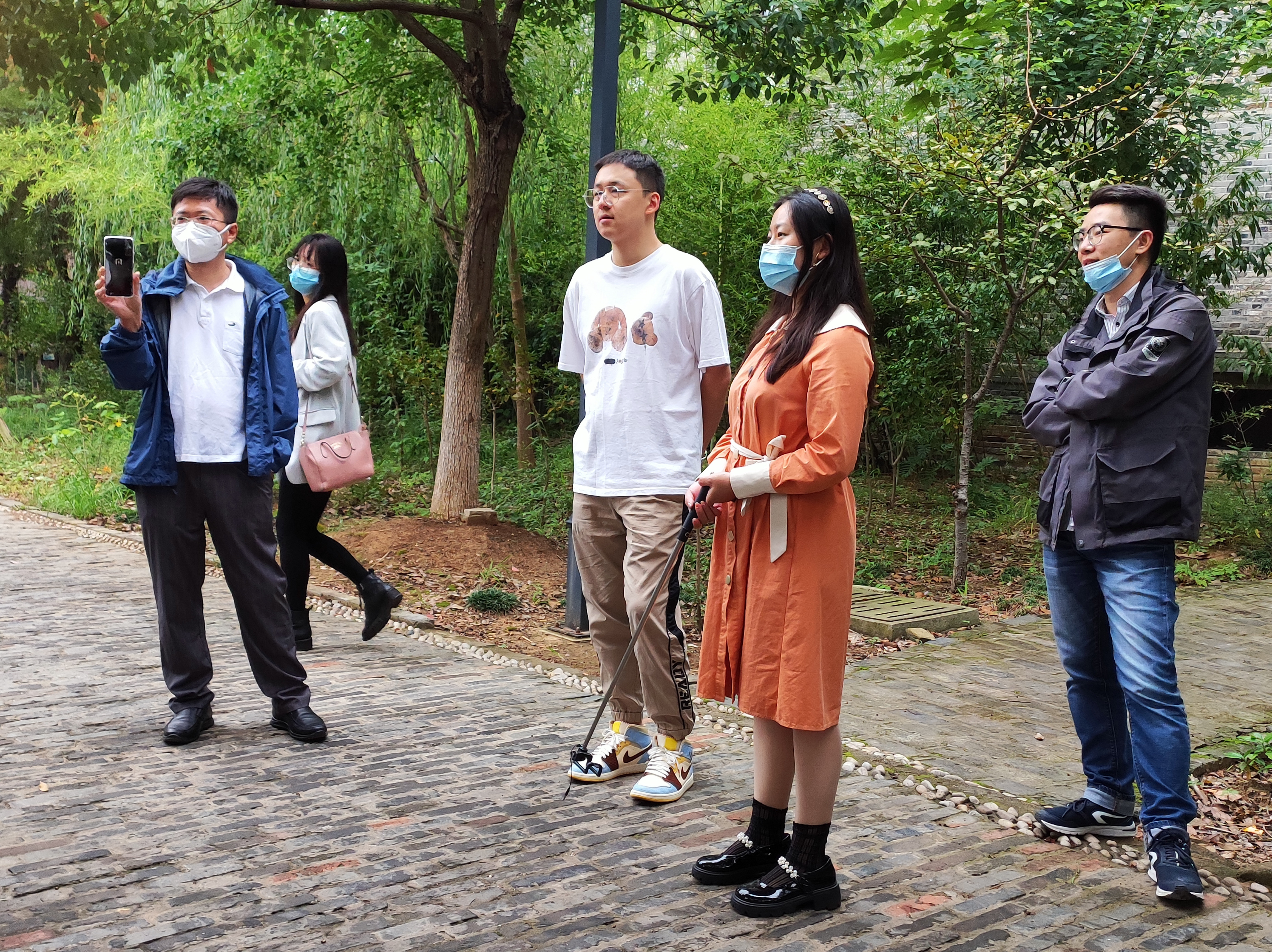 1666603472102866.jpg 直播合影.jpg