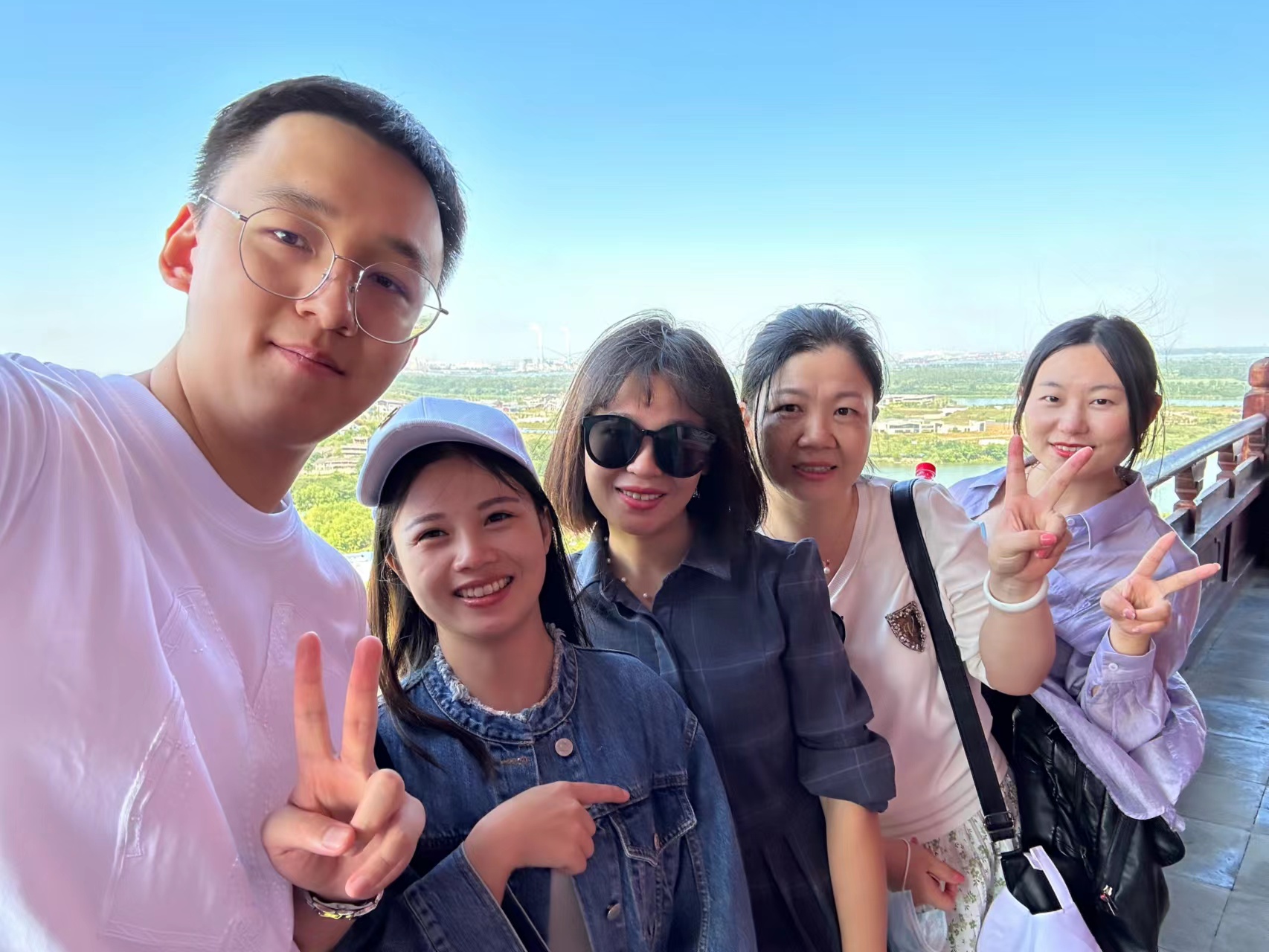 1666604722781201.jpg 五人合影.jpg